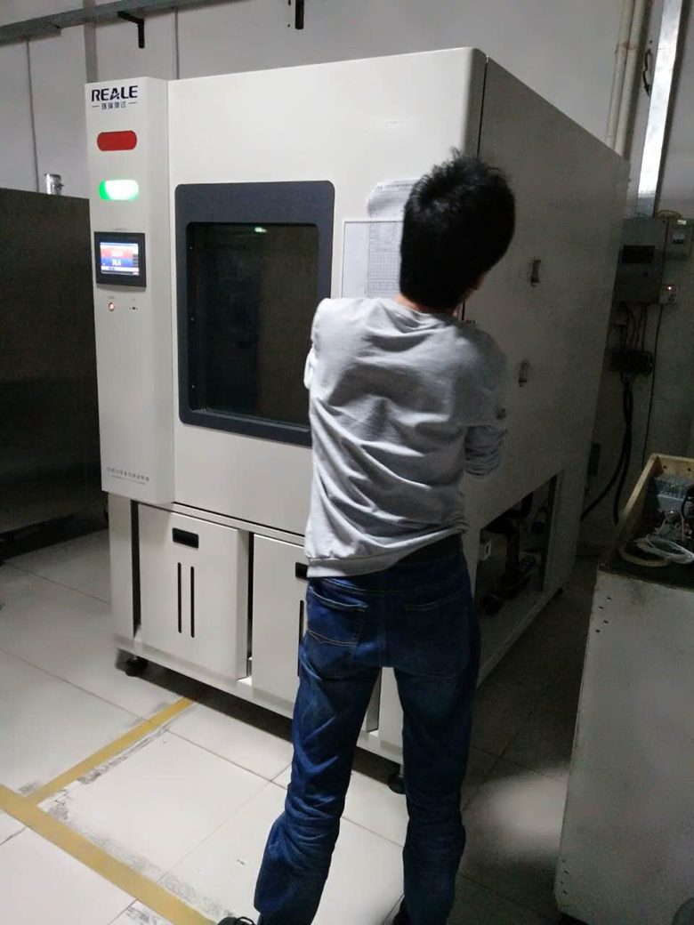 高低溫交變試驗箱